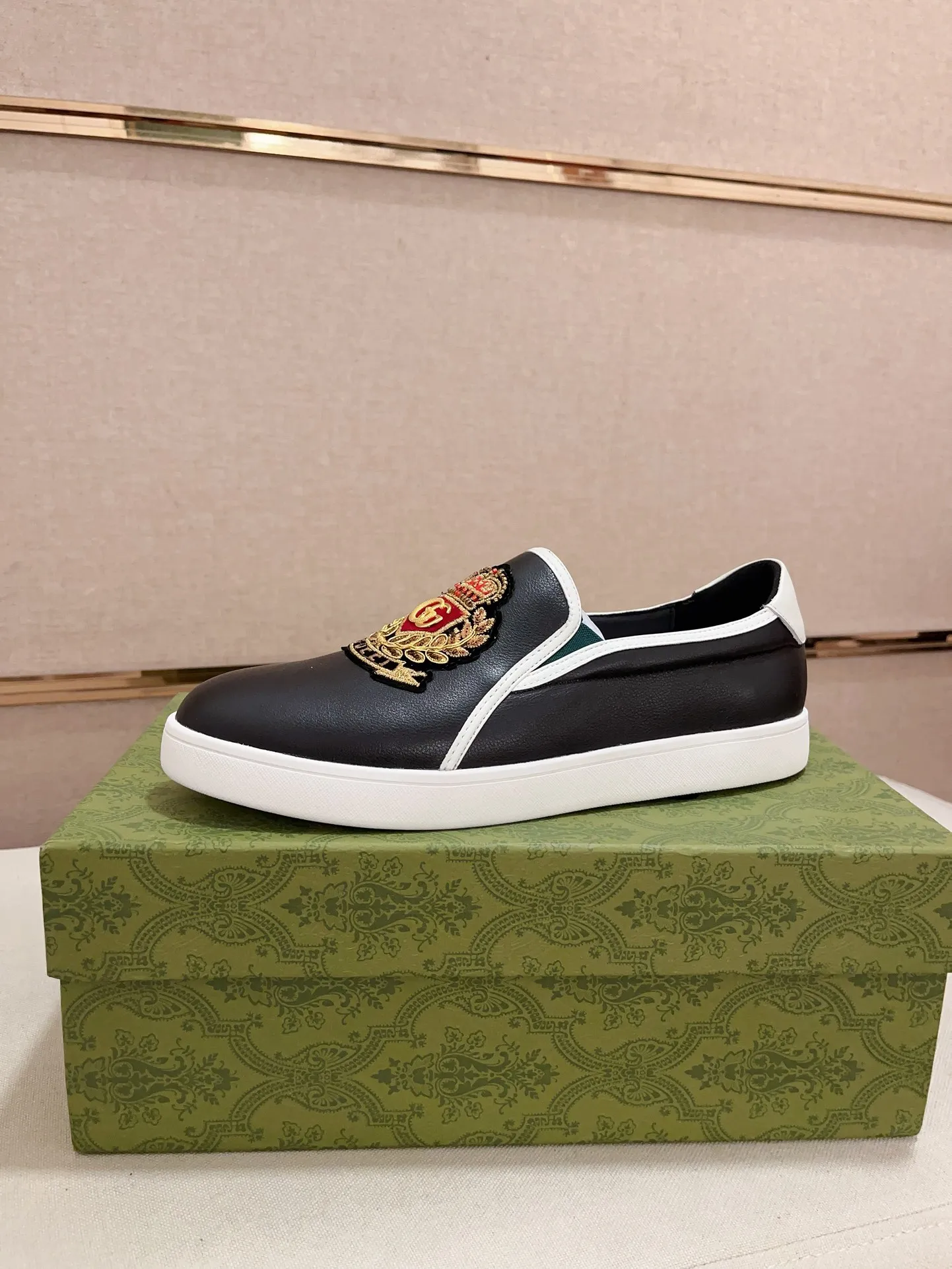 Men's clothing and shoes💰:440💰 (GUCCI) The latest model from the official website 🎁🎁Casual and fashionable men's shoes👟, hot style 💥The version is simple and elegant, exclusive for trendy men. Unique official website latest brand elements 👑Gucci original decoration, fashionable and generous, the fabric is original cowhide ✅sheepskin lining, the official website specifies wear-resistant casual outsole, the classic model is taken in kind at the counter🎬38-44 (45 is not returned or exchanged)
